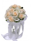 Букет невесты №60. Розы, Эустома, Зелень. Прелестный букет из кремовых роз, окруженных изящным кружевом.
