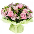 Красотка. Роза, Альстромерия, Орхидея, Зелень. Нежный пышный букет цветов для мечтательной девушки
