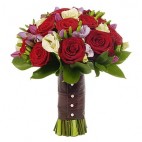 Букет невесты №85. Фрезия, Эустома, Розы.  Этот букет составлен из великолепных цветов, пленяющих не только своей ослепительной красотой, но и чудесным ароматом.